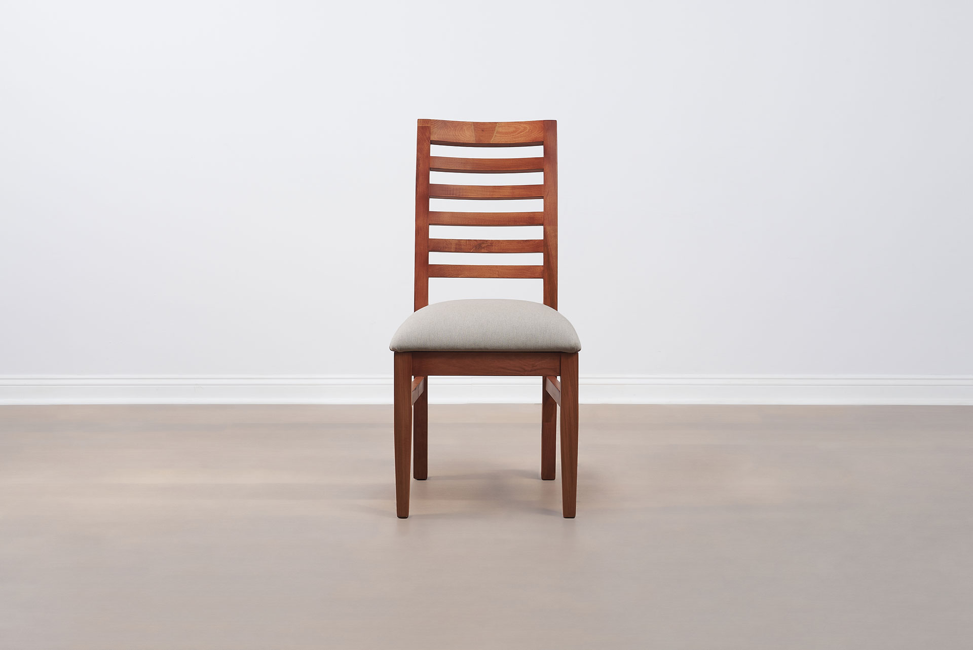 Muebles-Santander_Silla-Coyahue_4606_silla_madera_textil