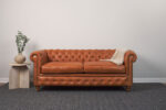 Sofá Chesterfield cojines cuero - Imagen 7