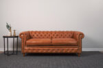 Sofá Chesterfield cojines cuero - Imagen 3