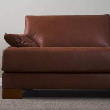 Muebles Cecilia Santander 2025_sofá manhattan cuero_14971_alta